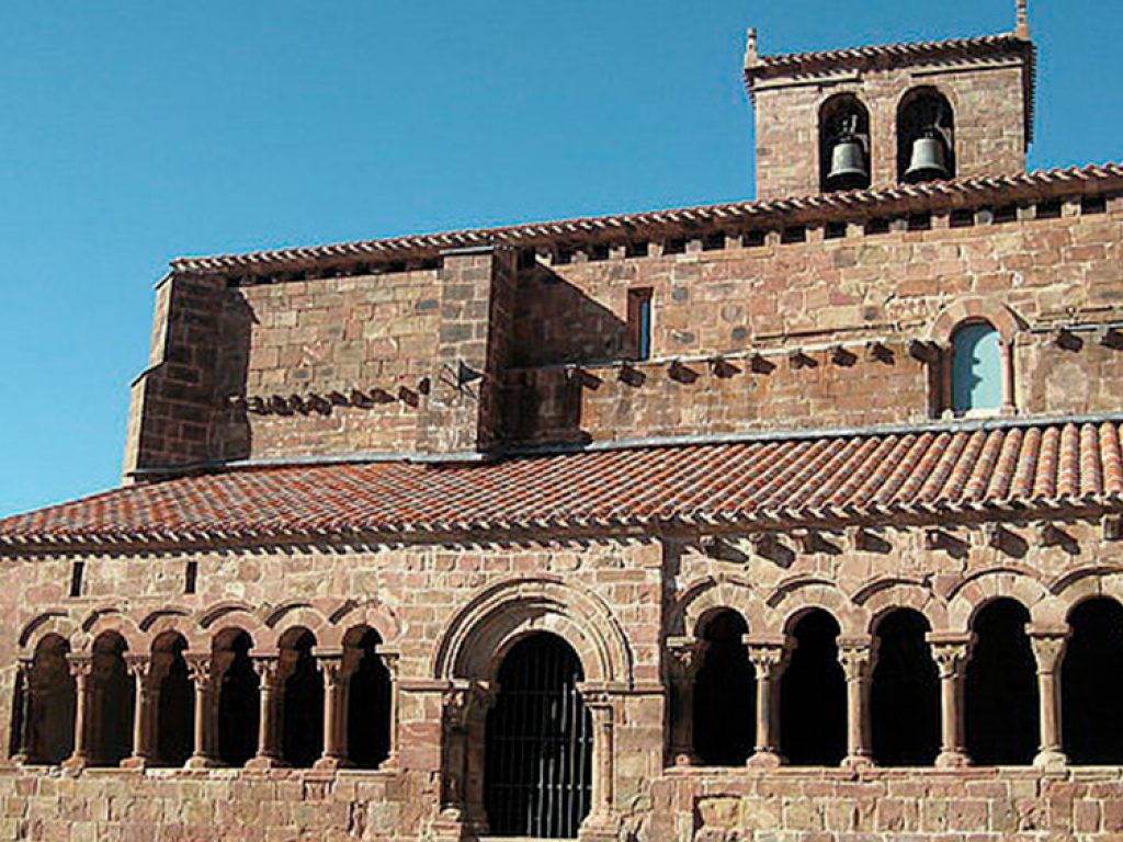 Iglesia románica de Pineda de la Sierra.