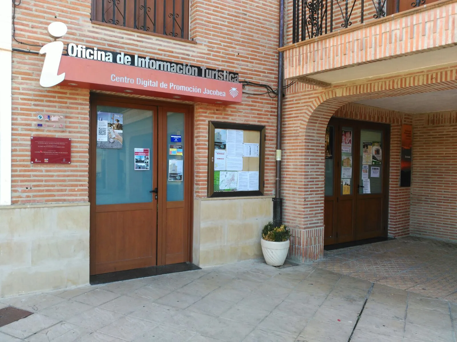 Entrada Oficina de Turismo de Belorado