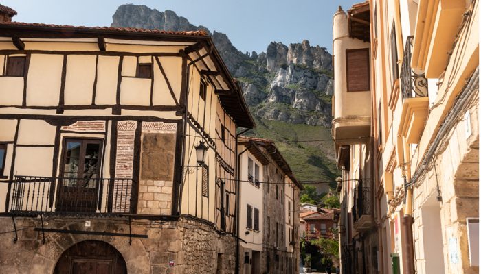 Vista de una calle de la localidad de Pancorbo