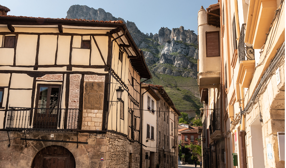 Vista de una calle de la localidad de Pancorbo