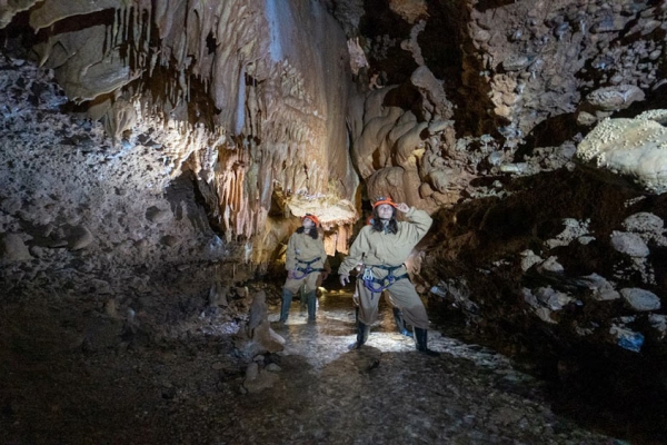 Visita la Cueva de Fuentemolinos