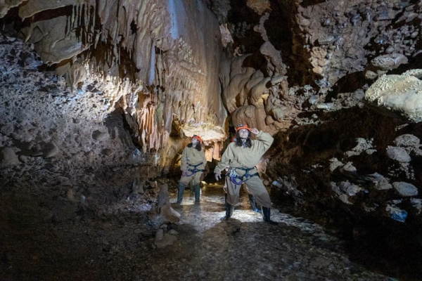 Visita la Cueva de Fuentemolinos