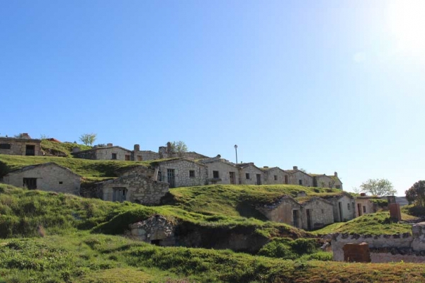 MORADILLO DE ROA: LA ‘ALDEA HOBBIT’ CON TANTOS HABITANTES COMO BODEGAS