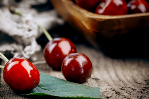 Cereza y manzana reineta de las Caderechas