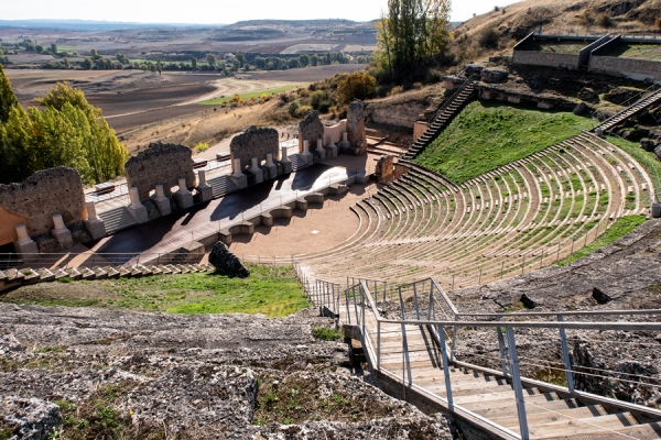 Frailes, romanos y viñedos